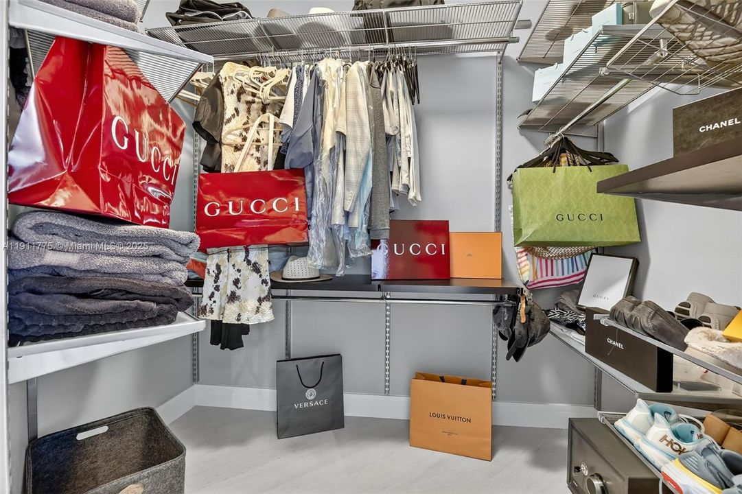 For Sale: $765,000 (2 beds, 2 baths, 1560 Square Feet)