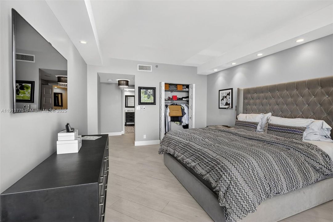 For Sale: $765,000 (2 beds, 2 baths, 1560 Square Feet)