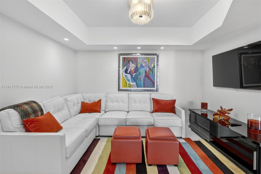 For Sale: $765,000 (2 beds, 2 baths, 1560 Square Feet)