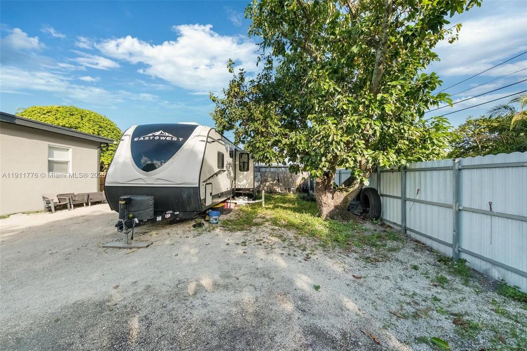 На продажу: $749,000 (0 спален, 0 ванн, 1832 Квадратных фут)