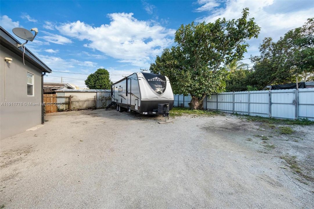 На продажу: $749,000 (0 спален, 0 ванн, 1832 Квадратных фут)