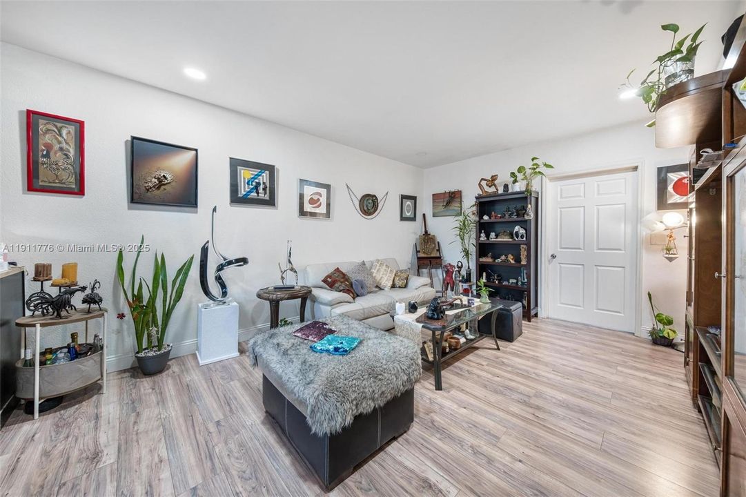 На продажу: $749,000 (0 спален, 0 ванн, 1832 Квадратных фут)