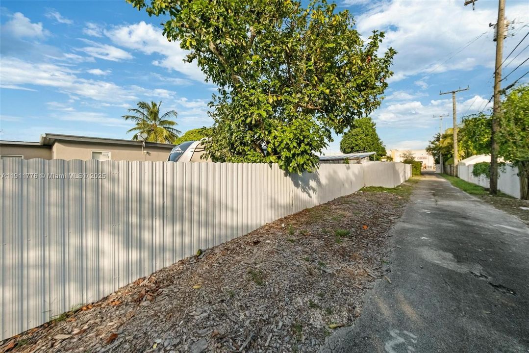 На продажу: $749,000 (0 спален, 0 ванн, 1832 Квадратных фут)