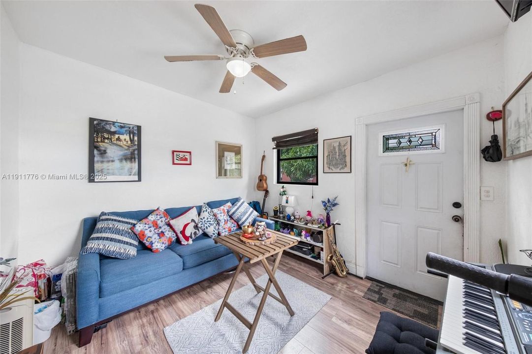 На продажу: $749,000 (0 спален, 0 ванн, 1832 Квадратных фут)