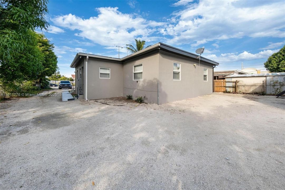 На продажу: $749,000 (0 спален, 0 ванн, 1832 Квадратных фут)