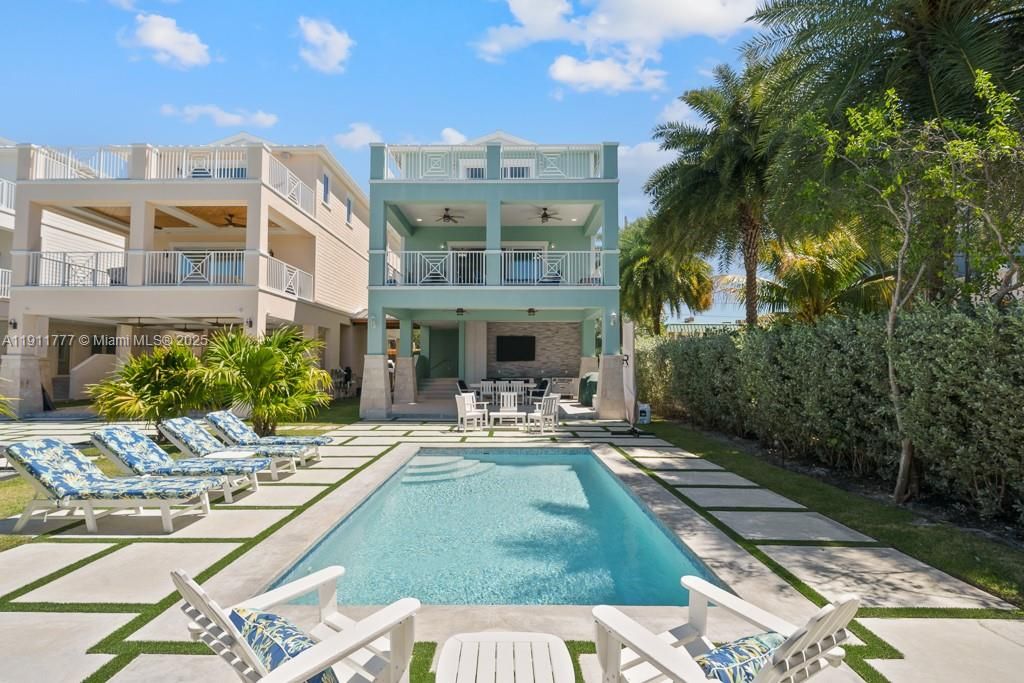 出租: $14,000 (5 贝兹, 4 浴室, 6252 平方英尺)