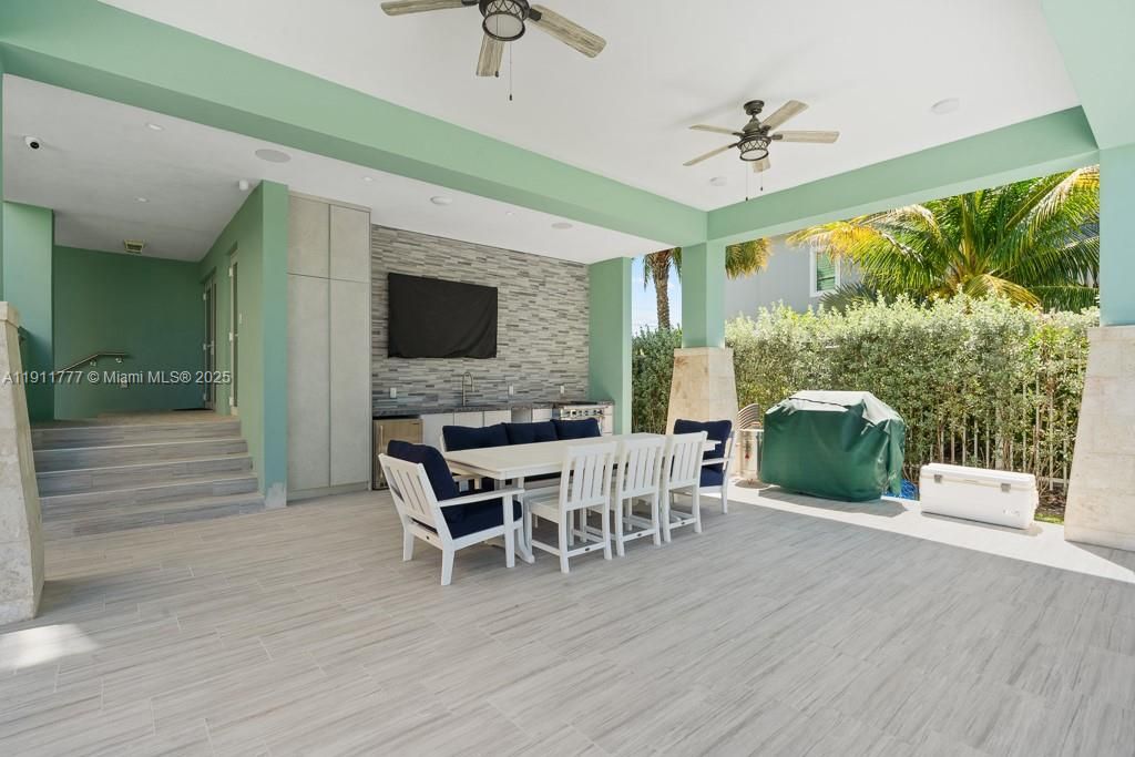 出租: $14,000 (5 贝兹, 4 浴室, 6252 平方英尺)