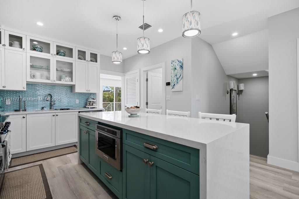 出租: $14,000 (5 贝兹, 4 浴室, 6252 平方英尺)