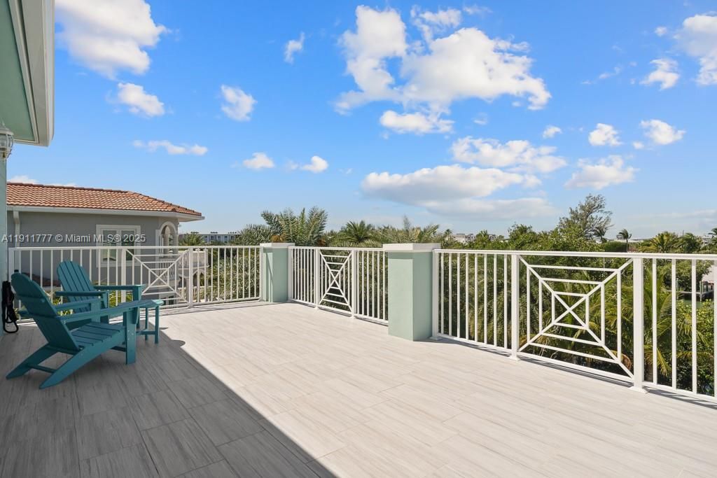 出租: $14,000 (5 贝兹, 4 浴室, 6252 平方英尺)