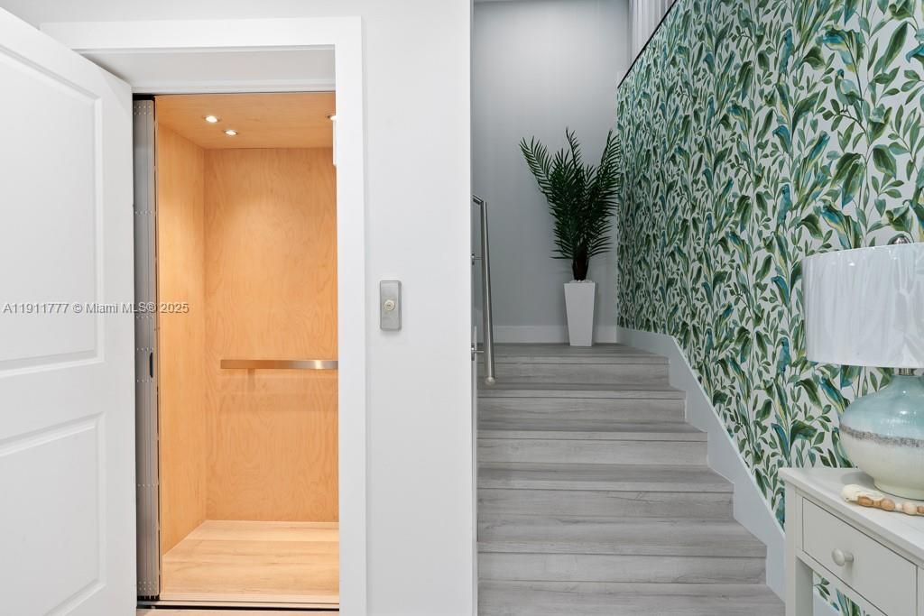 出租: $14,000 (5 贝兹, 4 浴室, 6252 平方英尺)