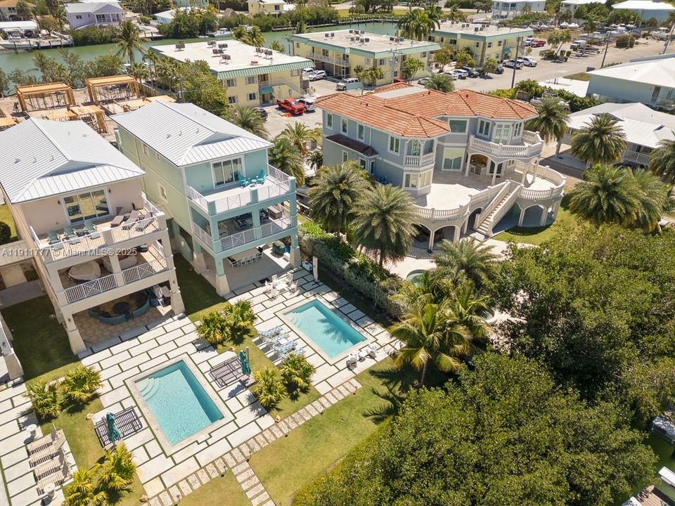 出租: $14,000 (5 贝兹, 4 浴室, 6252 平方英尺)