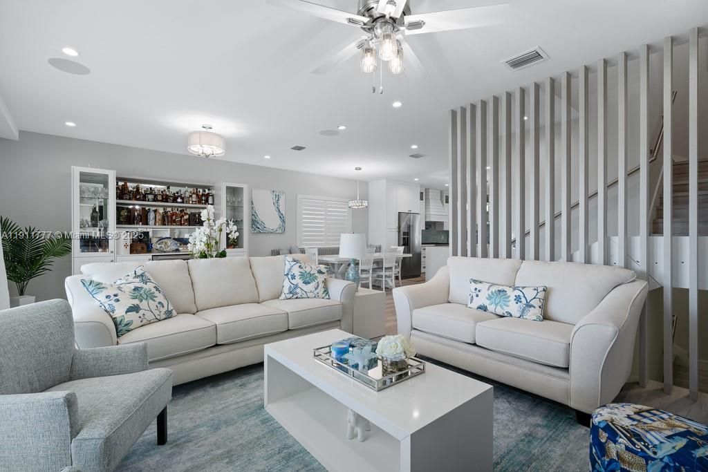 出租: $14,000 (5 贝兹, 4 浴室, 6252 平方英尺)