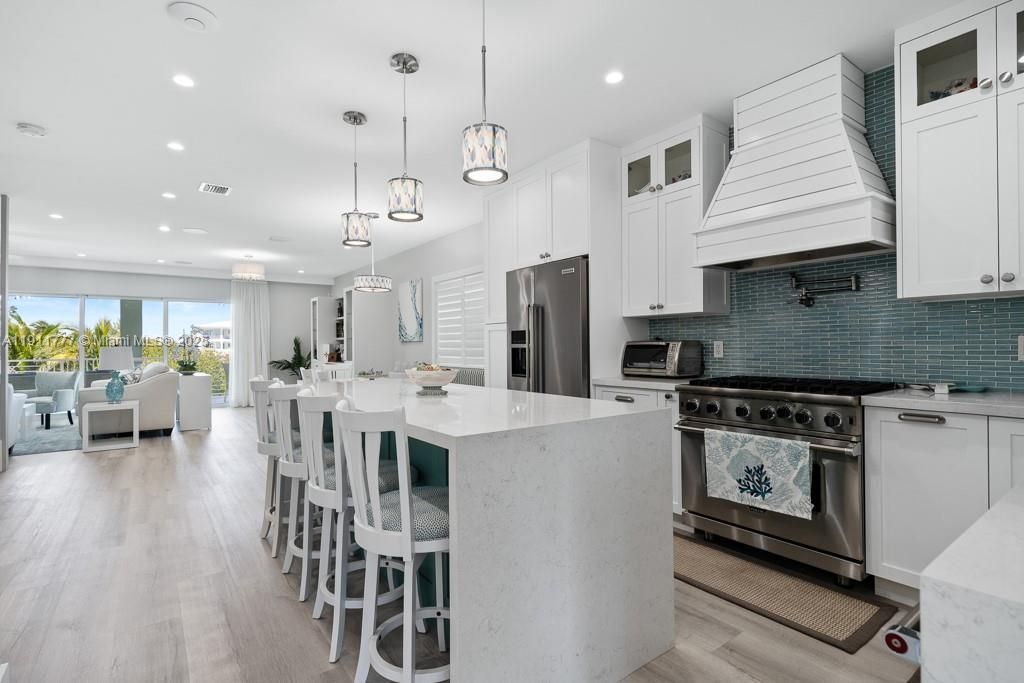 出租: $14,000 (5 贝兹, 4 浴室, 6252 平方英尺)