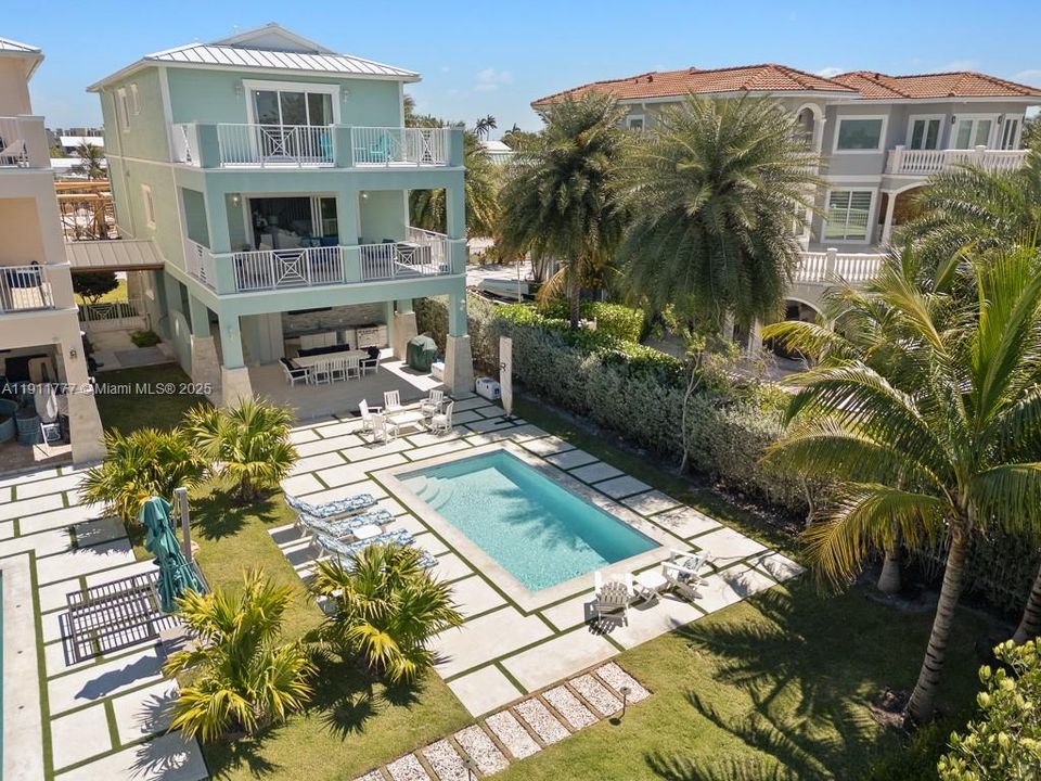 出租: $14,000 (5 贝兹, 4 浴室, 6252 平方英尺)