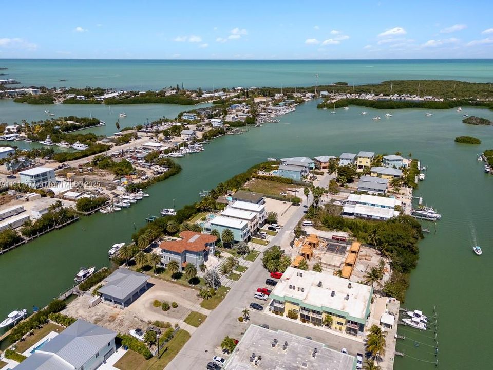 出租: $14,000 (5 贝兹, 4 浴室, 6252 平方英尺)