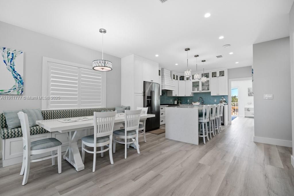 出租: $14,000 (5 贝兹, 4 浴室, 6252 平方英尺)