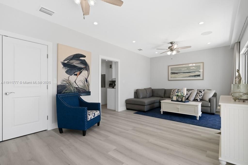 出租: $14,000 (5 贝兹, 4 浴室, 6252 平方英尺)