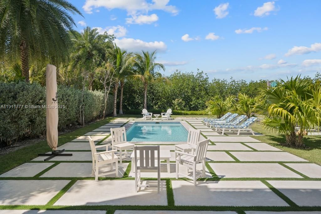 出租: $14,000 (5 贝兹, 4 浴室, 6252 平方英尺)