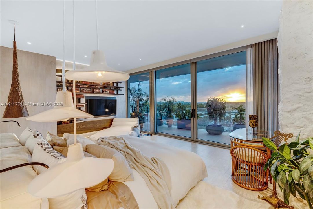 For Sale: $31,500,000 (4 beds, 4 baths, 5321 Square Feet)