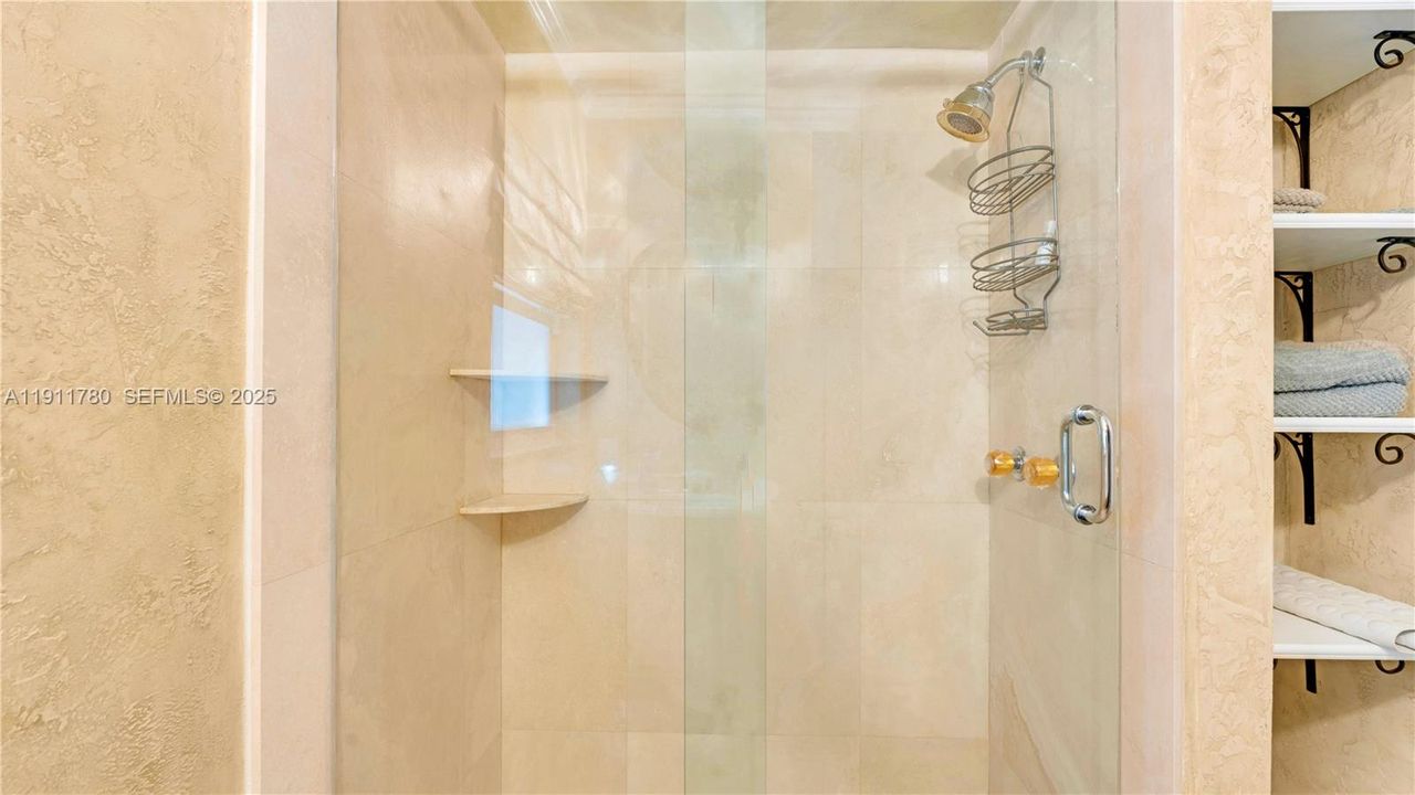 En Renta: $8,500 (4 camas, 4 baños, 2525 Pies cuadrados)