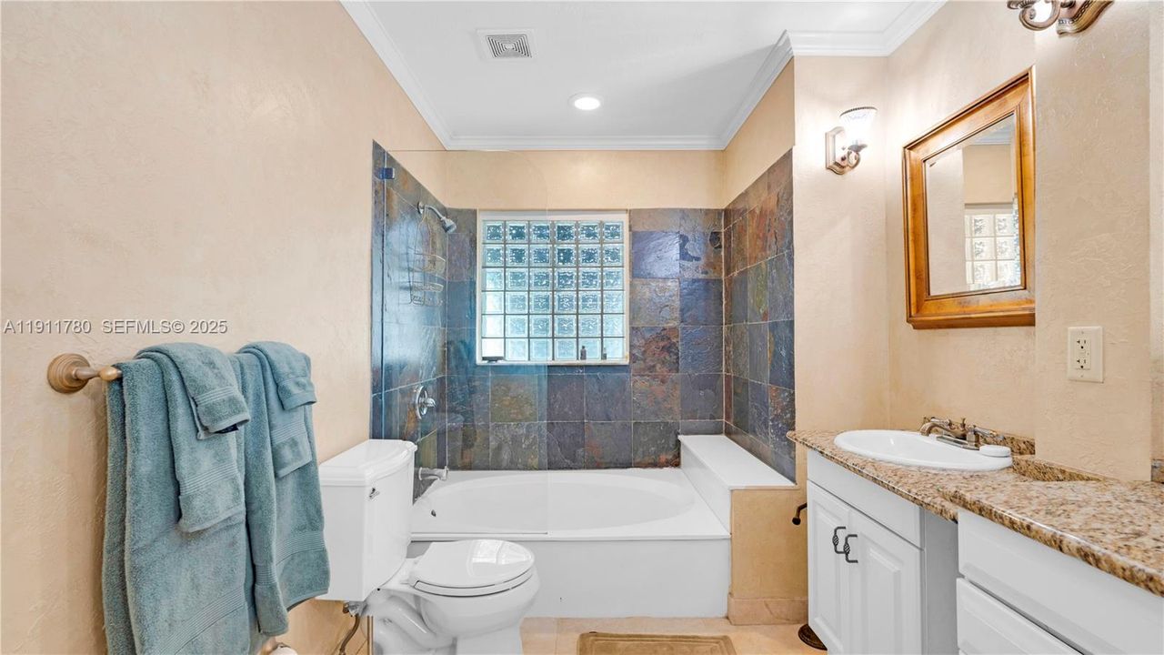 En Renta: $8,500 (4 camas, 4 baños, 2525 Pies cuadrados)