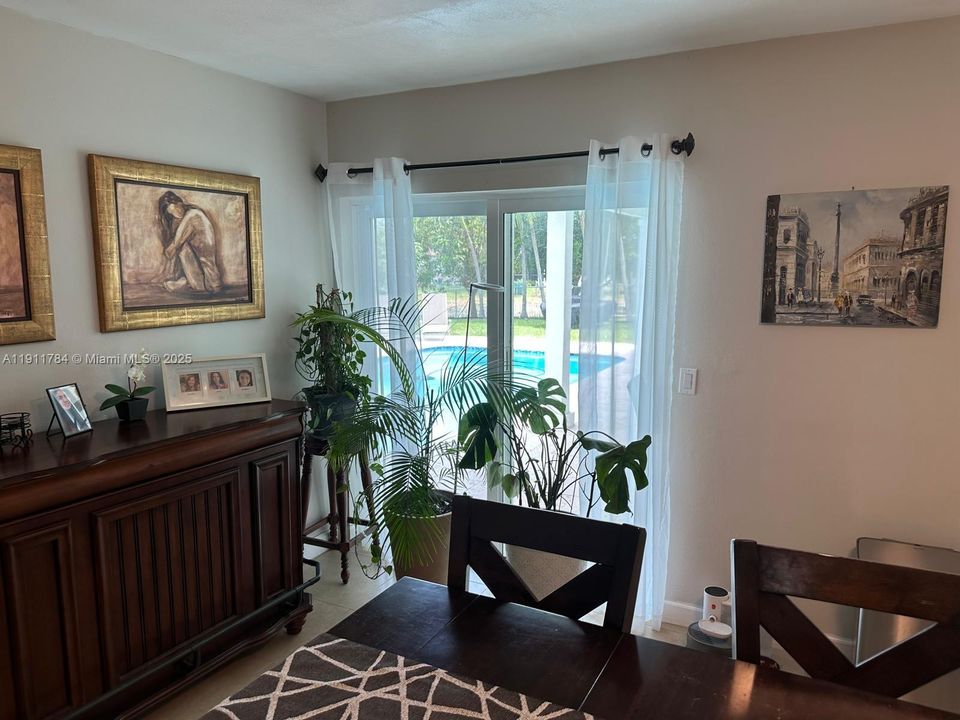 En Venta: $879,888 (4 camas, 2 baños, 1900 Pies cuadrados)