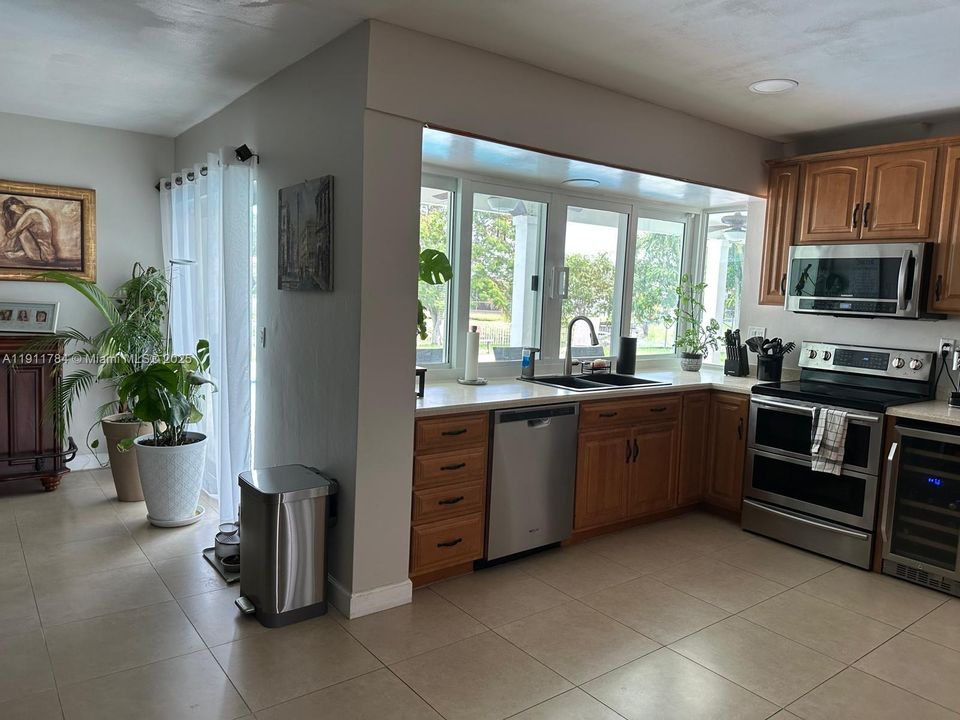 En Venta: $879,888 (4 camas, 2 baños, 1900 Pies cuadrados)