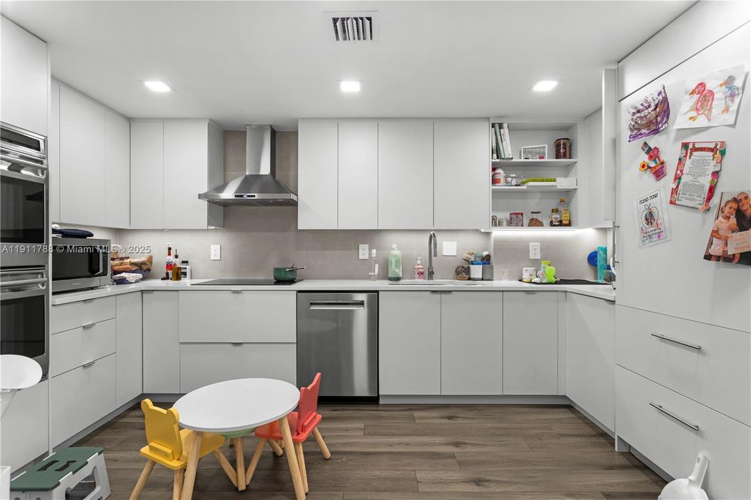 На продажу: $550,000 (2 спален, 2 ванн, 1099 Квадратных фут)