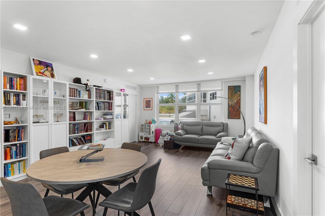 На продажу: $550,000 (2 спален, 2 ванн, 1099 Квадратных фут)