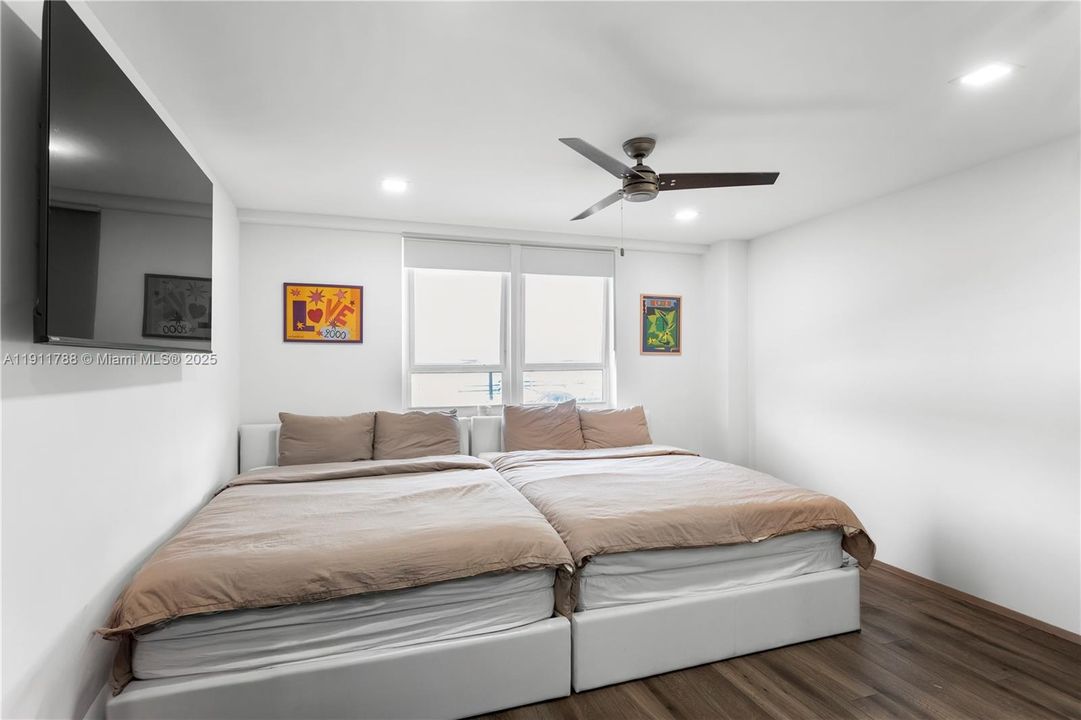 На продажу: $550,000 (2 спален, 2 ванн, 1099 Квадратных фут)