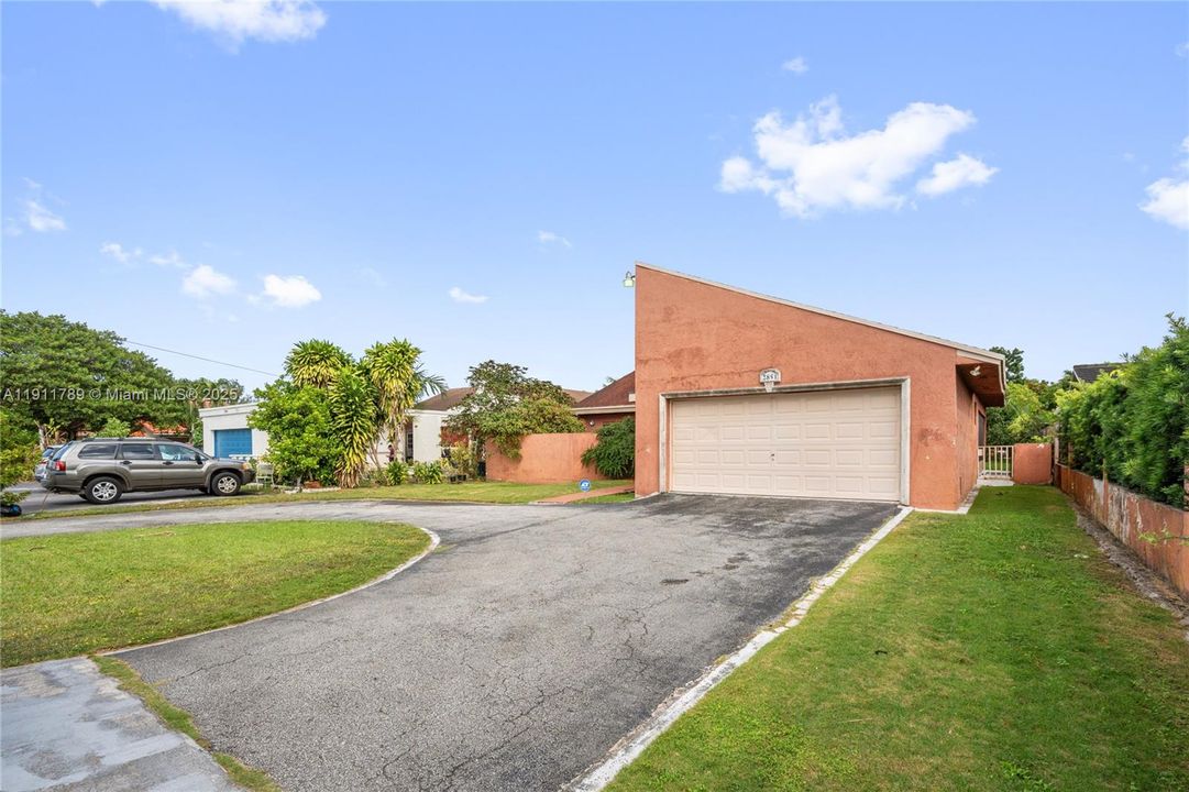 На продажу: $825,000 (4 спален, 2 ванн, 2967 Квадратных фут)