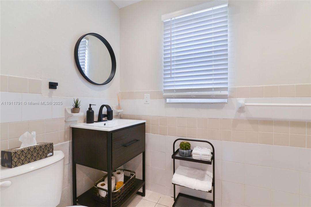 待售: $549,000 (0 贝兹, 0 浴室, 1021 平方英尺)