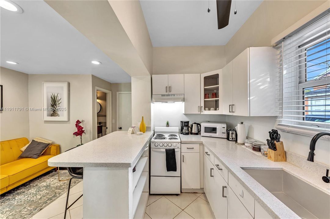 待售: $549,000 (0 贝兹, 0 浴室, 1021 平方英尺)