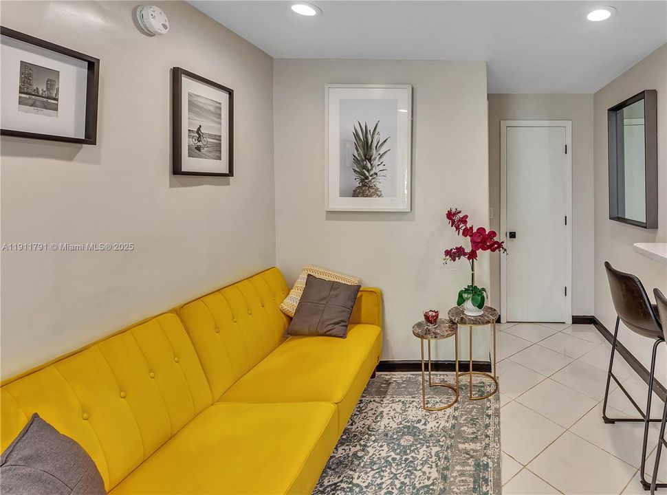 待售: $549,000 (0 贝兹, 0 浴室, 1021 平方英尺)