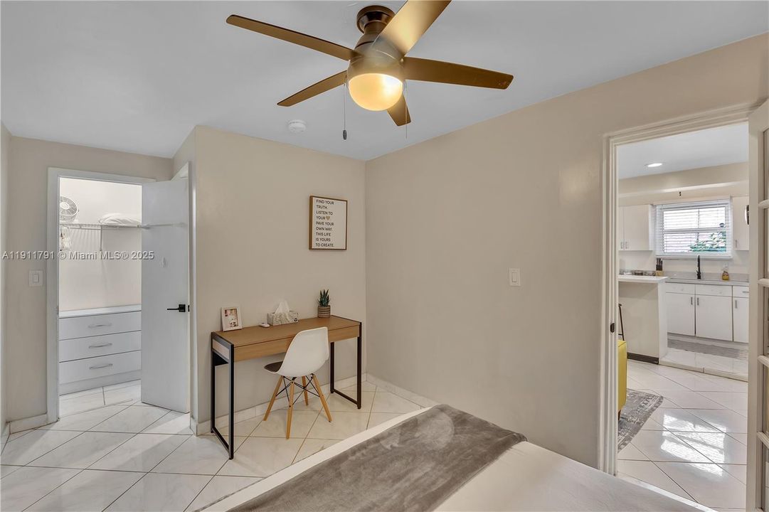 待售: $549,000 (0 贝兹, 0 浴室, 1021 平方英尺)