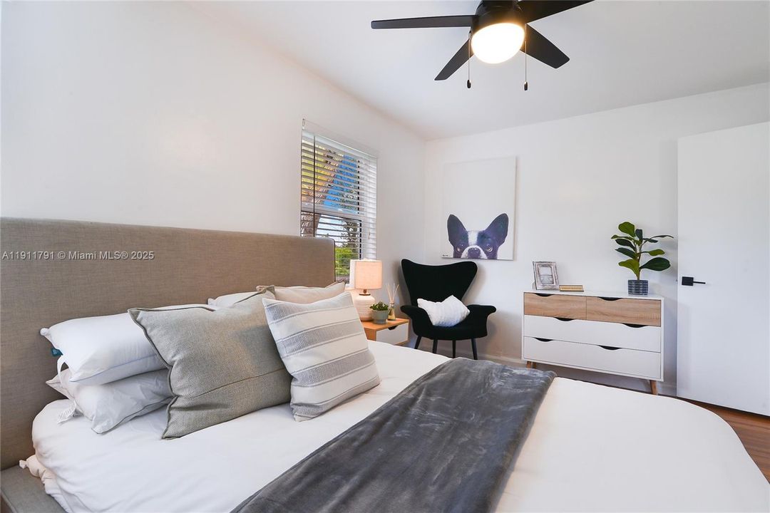 待售: $549,000 (0 贝兹, 0 浴室, 1021 平方英尺)