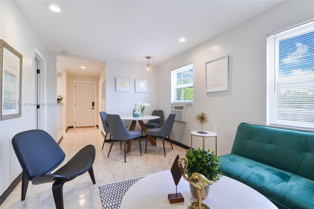 待售: $549,000 (0 贝兹, 0 浴室, 1021 平方英尺)