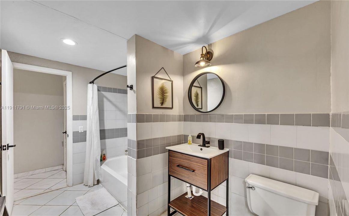 待售: $549,000 (0 贝兹, 0 浴室, 1021 平方英尺)