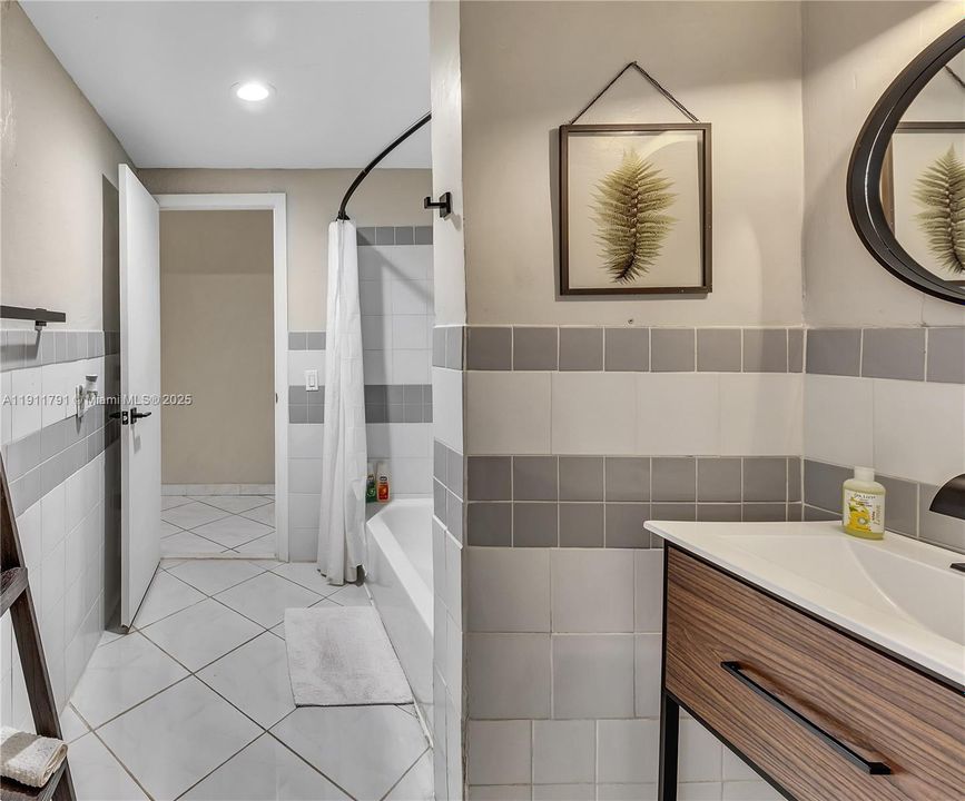 待售: $549,000 (0 贝兹, 0 浴室, 1021 平方英尺)