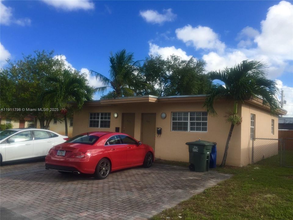 待售: $499,999 (0 贝兹, 0 浴室, 1028 平方英尺)