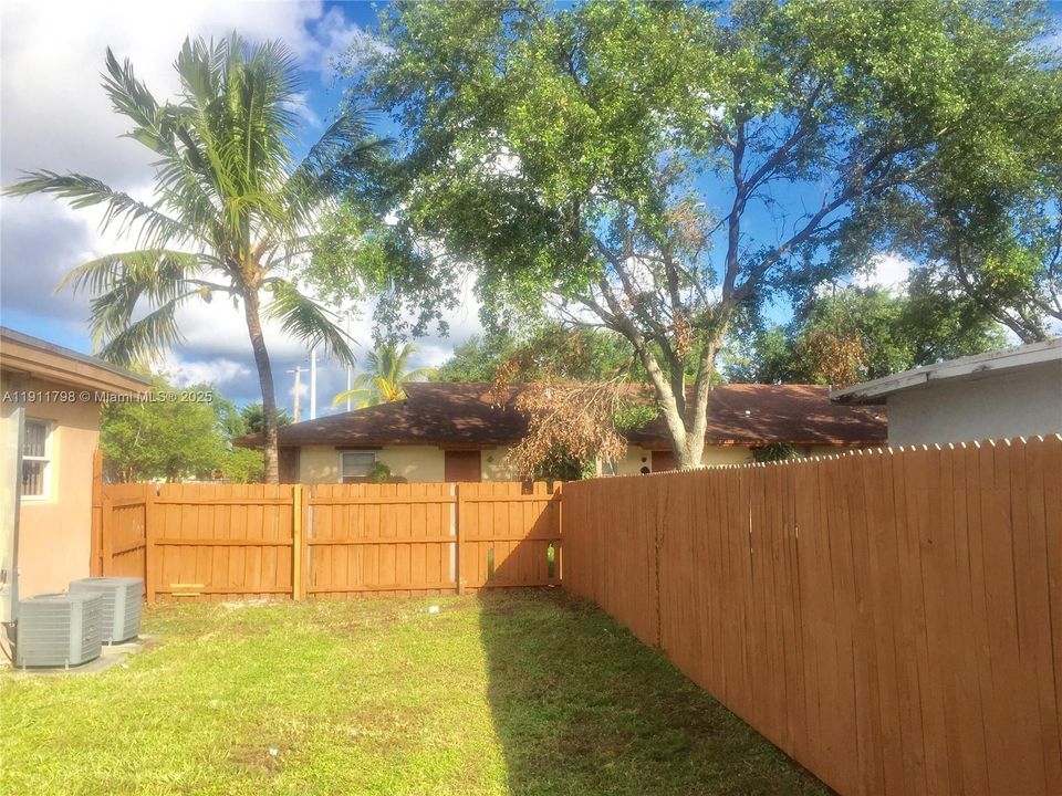 待售: $499,999 (0 贝兹, 0 浴室, 1028 平方英尺)