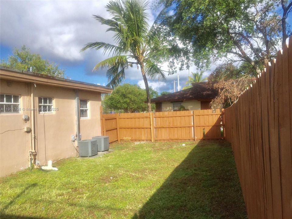 待售: $499,999 (0 贝兹, 0 浴室, 1028 平方英尺)