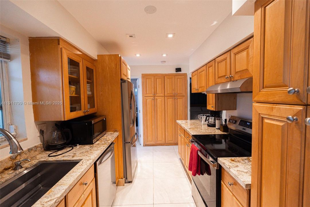 For Rent: $14,900 (4 beds, 2 baths, 1791 Square Feet)