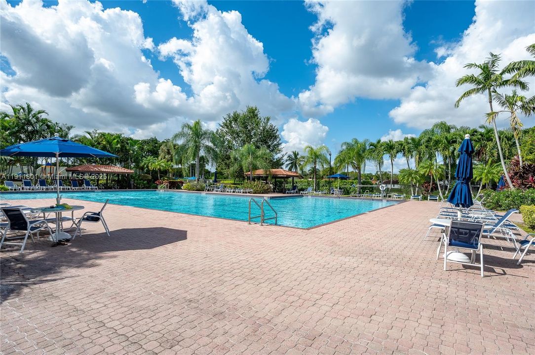 Active With Contract: $450,000 (3 beds, 2 baths, 1340 Square Feet)