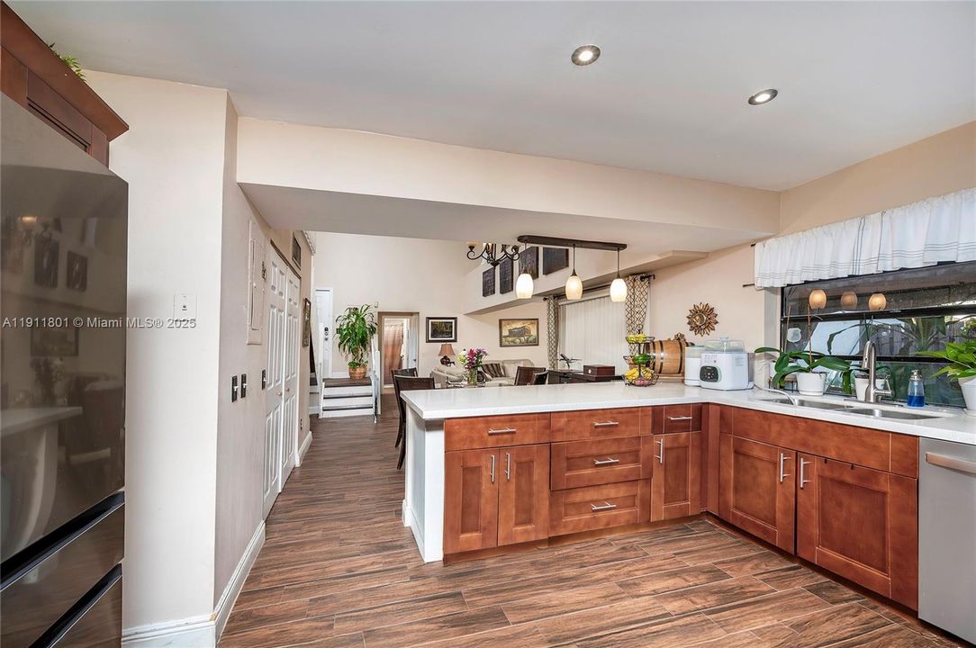 Active With Contract: $450,000 (3 beds, 2 baths, 1340 Square Feet)