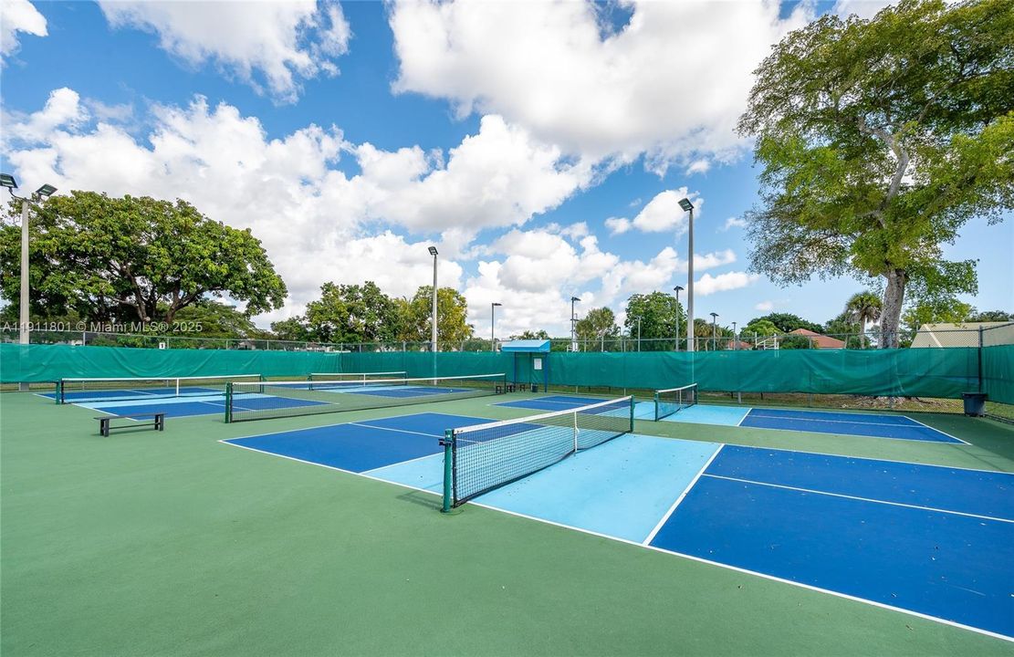 Active With Contract: $450,000 (3 beds, 2 baths, 1340 Square Feet)