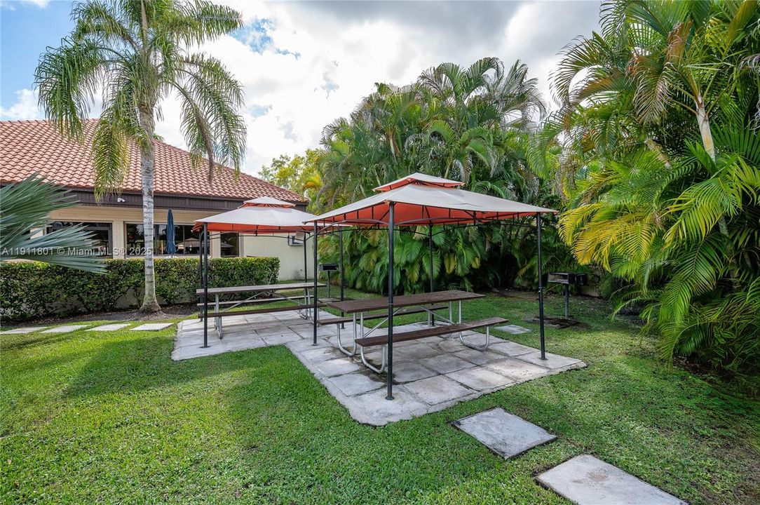 Active With Contract: $450,000 (3 beds, 2 baths, 1340 Square Feet)