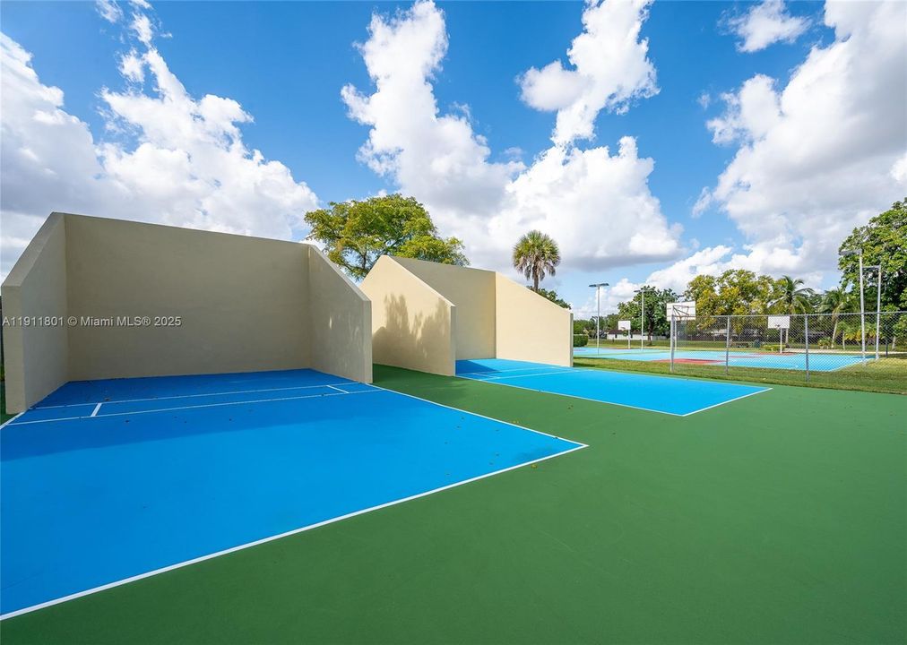 Active With Contract: $450,000 (3 beds, 2 baths, 1340 Square Feet)