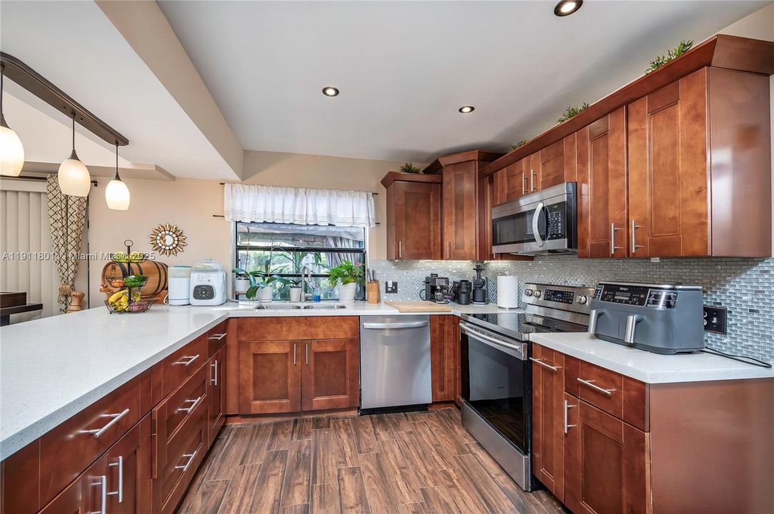 Active With Contract: $450,000 (3 beds, 2 baths, 1340 Square Feet)