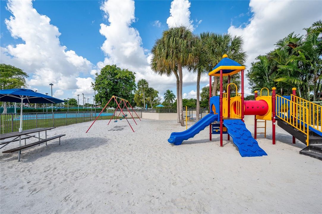 Active With Contract: $450,000 (3 beds, 2 baths, 1340 Square Feet)